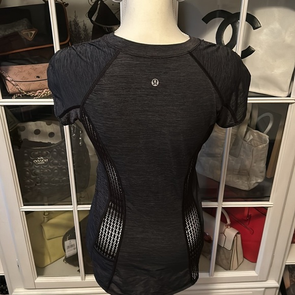 Lululemon Short Sleeve Shirt - Picture 6 of 8